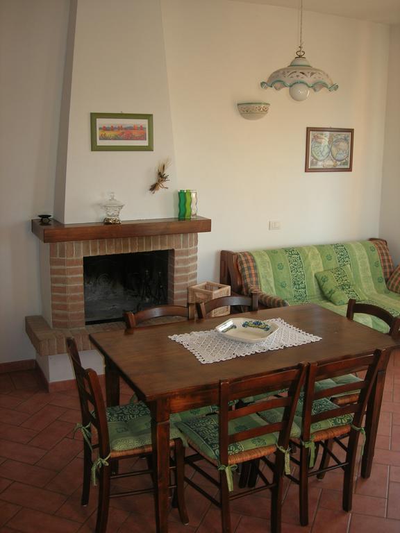Agriturismo La Valle Del Sole カスティリオーネ・ドルチャ 部屋 写真