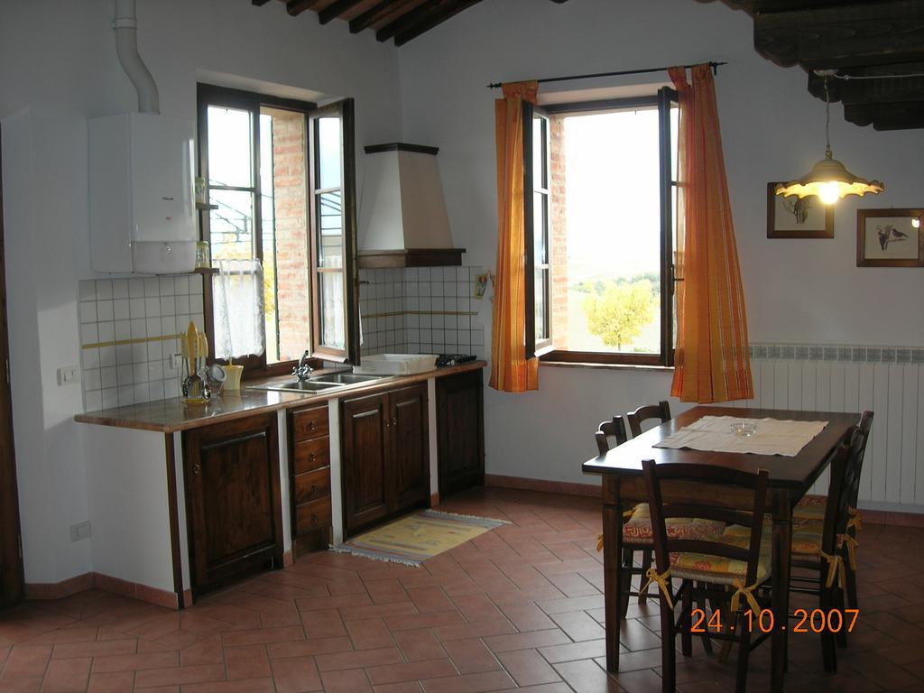 Agriturismo La Valle Del Sole カスティリオーネ・ドルチャ 部屋 写真