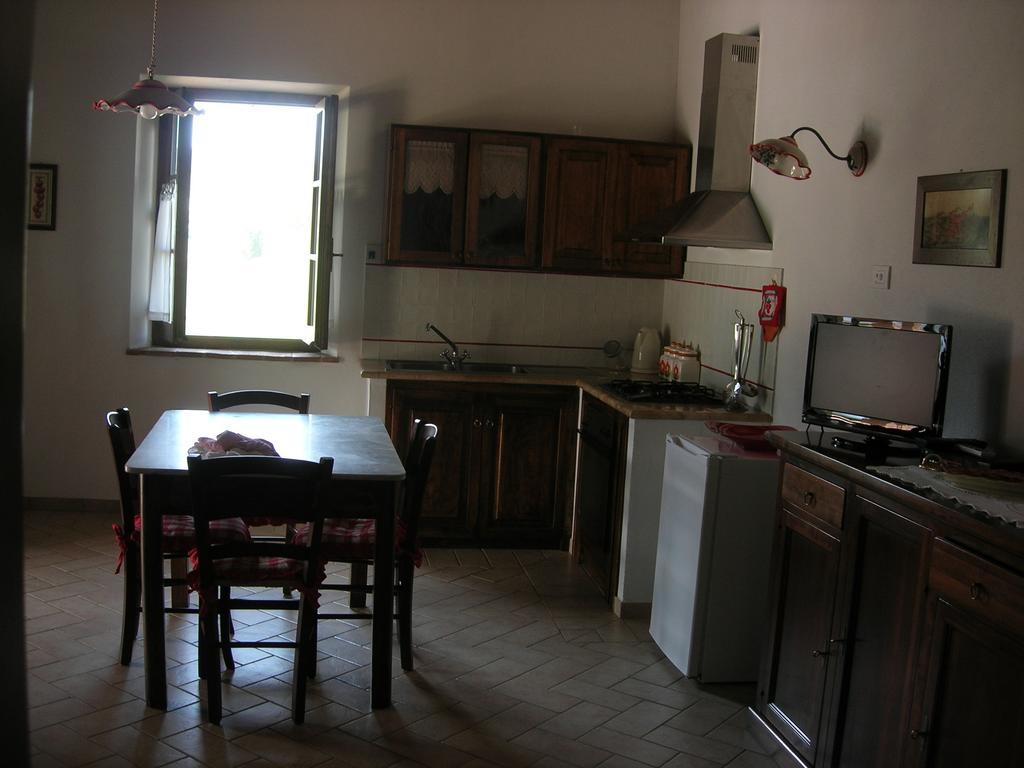 Agriturismo La Valle Del Sole カスティリオーネ・ドルチャ 部屋 写真