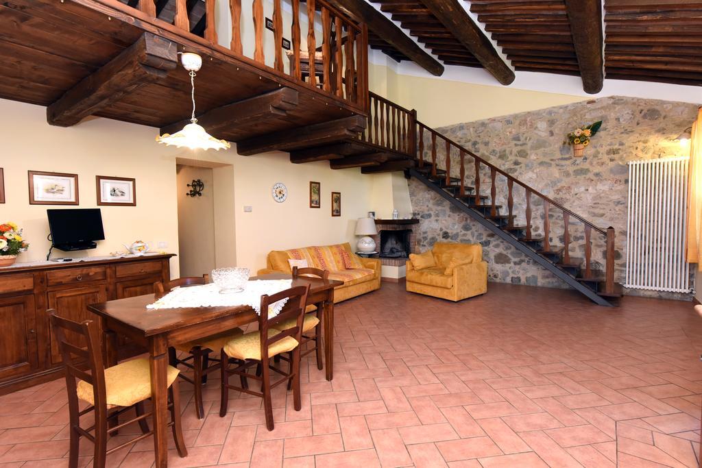 Agriturismo La Valle Del Sole カスティリオーネ・ドルチャ エクステリア 写真